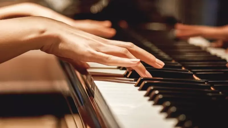 Piyanistlerin Dokunuş Sırrı Nihayet Aydınlandı! Bilim İnceliğin Gücünü Kanıtladı