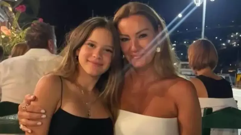 Pınar Altuğ'un Kızı Su, Sosyal Medyayı Salladı! Annesinin Gençlik Kopyası Çıktı