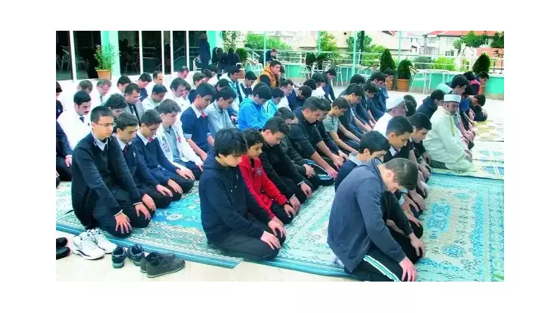 Öğrenciler İçin Cuma Namazı Kolaylığı: Ders Programları Esnek Hale Getiriliyor!
