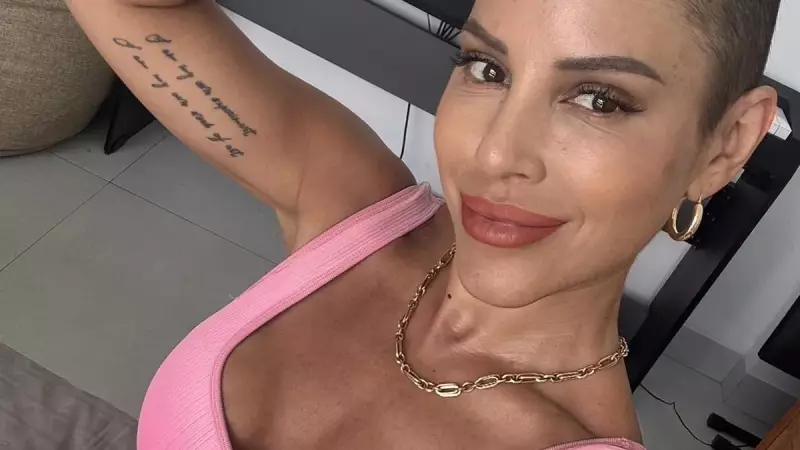 İrmak Ünal'dan İlham Veren Paylaşım: 10 Aylık Kanser Mücadelesinin Ardından Saçlarını Boyama Anlarını Paylaştı