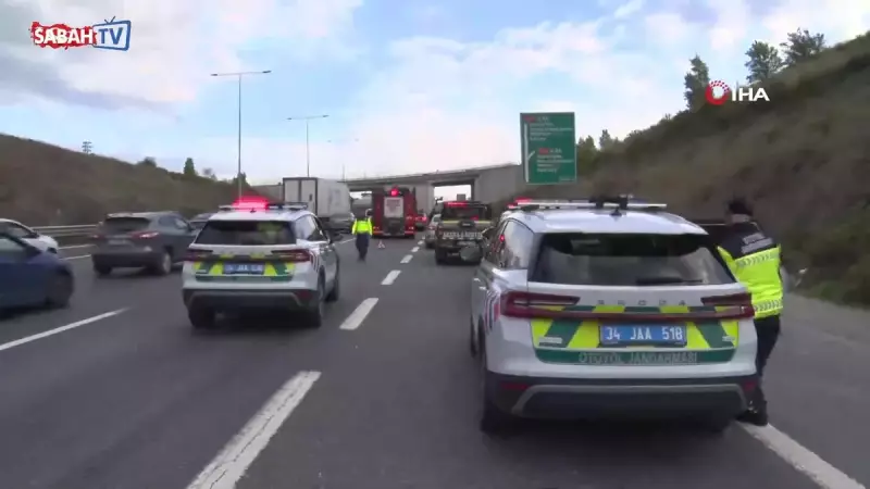 Sancaktepe'de Korkunç Zincirleme Kaza: Otomobil Tıra Arkadan Çarptı, Sürücü Sıkıştı!
