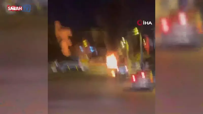 Saniyeler İçinde Alev Topuna Dönen Araç: Motor Kısmından Çıkan Alevler Her Şeyi Yuttu!