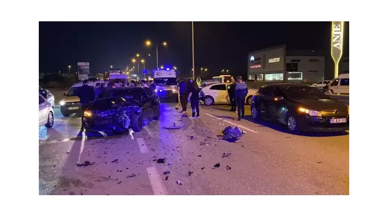 Saniyeler İçinde Dehşet Zinciri: Üç Yaralı ile Sonuçlanan Korkunç Zincirleme Kaza!