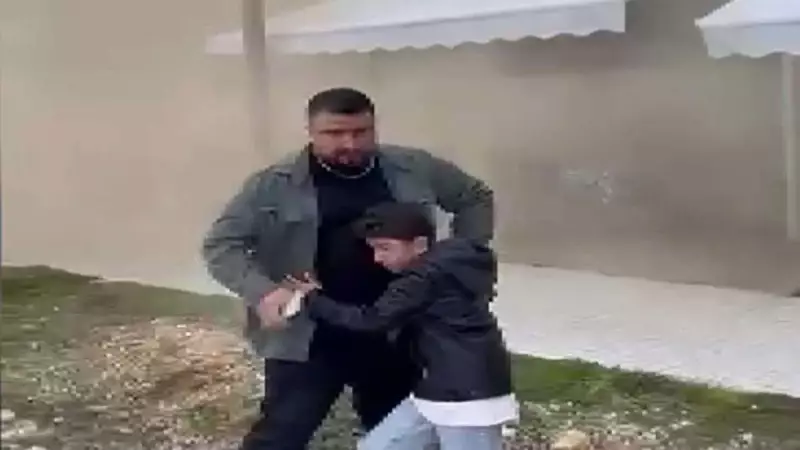 Silivri'de Çay Bahçesinde Yaşanan Korku Dolu Anlar: 40 Metreden Düşen Kaya Parçaları Büyük Felaketi Getirebilirdi!