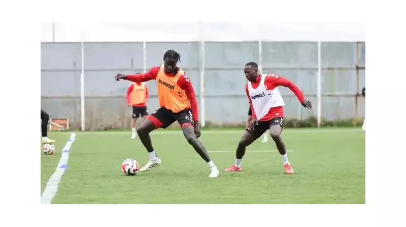Sivasspor'da Antrenman Şov! Hocasız Çalışma ve Demir Gibi İrade