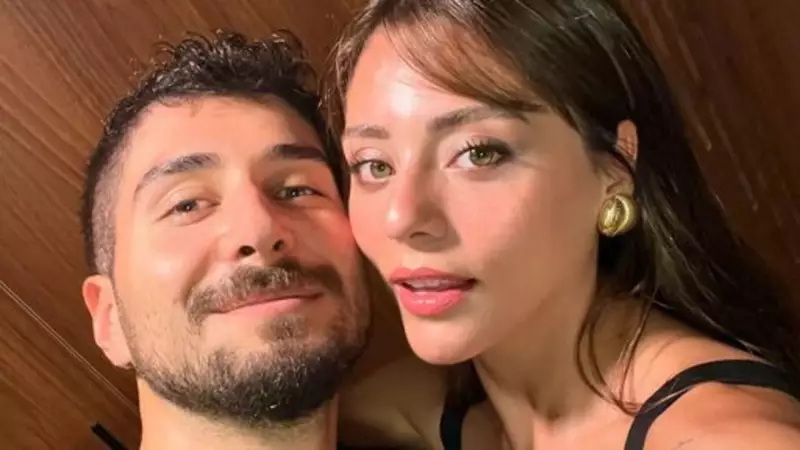 Sıla Türkoğlu ve Ata Ayyıldız'dan Ayna Karşısında Poz Şovu! Sosyal Medya Alev Alev