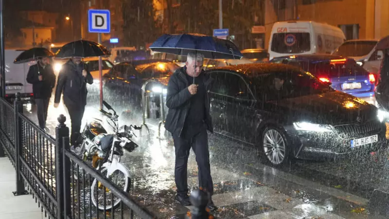 Sındırgı'da Deprem Sonrası Yaşanan Sağanak: Vatandaşlar İkinci Bir Doğal Afetten Endişeli