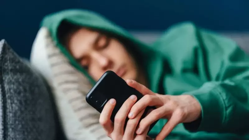 Sosyal Medyanın Gizli Tehlikesi: Gençlerin Özgüvenini Sessizce Tüketiyor!