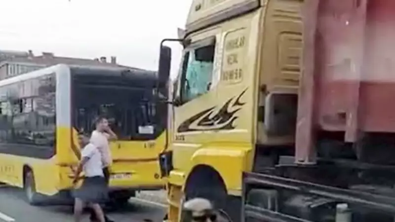 İstanbul'da Korkunç Kaza: Kamyonla Otobüs Çarpıştı, 9 Yaralı!