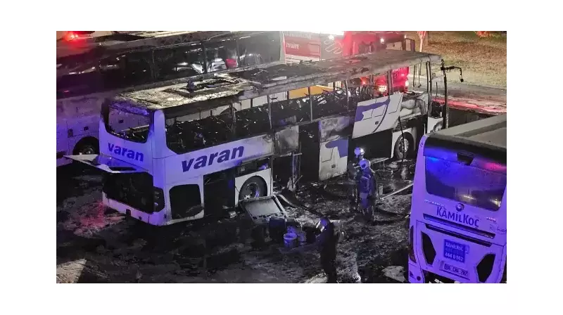 İstanbul'da Park Halindeki Otobüs Alev Alev Yandı! İşte Son Dakika Gelişmeleri
