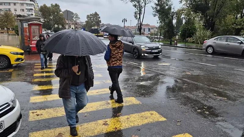 İstanbul'da Sağanak Alarmı! Meteoroloji O Saatler İçin Kritik Uyarıyı Yaptı