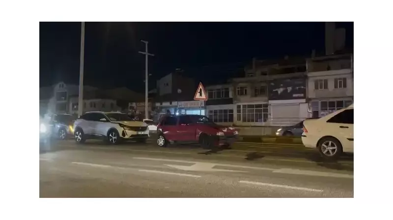 İstanbul'da Zincirleme Kaza: 4 Araç Birbirine Girdi, Maddi Hasarlı Kaza!