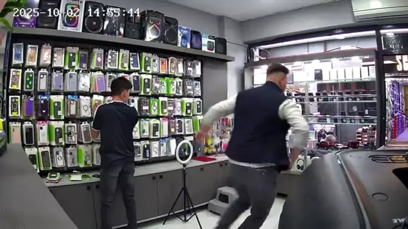 İstanbul'u Sarsan O Anlar! Deprem Kamerada Böyle Görüntülendi