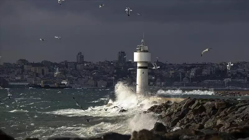 İstanbul'u Vuracak Fırtına Alarmı! Meteoroloji ve Valilik'ten Peş Peşe Uyarılar