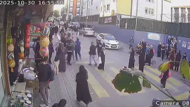 Sultangazi'de Taciz İddiası Mahalleyi Ayağa Kaldırdı! Şüpheli Linç Girişiminden Zor Kurtuldu