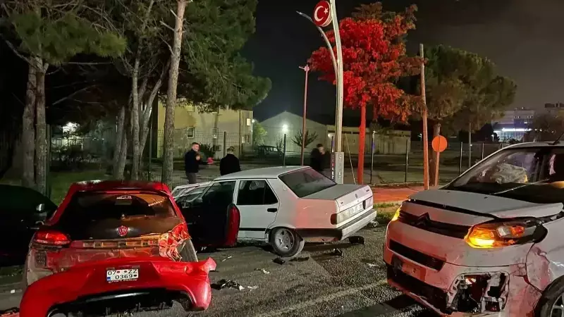 Tekirdağ'da Zincirleme Kaza: Araçlar Birbirine Girdi, 3 Kişi Yaralandı!