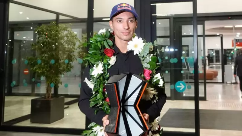 Toprak Razgatlıoğlu'ndan Muhteşem Karşılama: Dünya Şampiyonu Türkiye'ye Döndü!