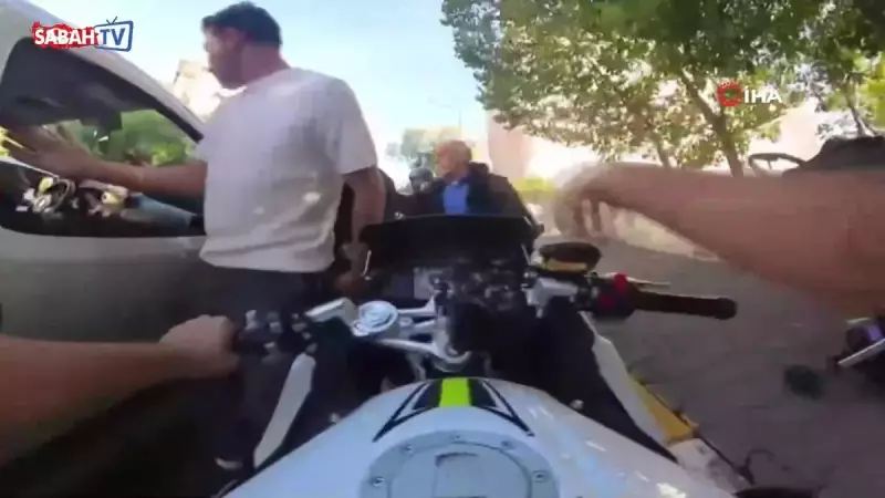 Trafikte İnanılmaz Diyalog: 'Bebeğini Evde Uyut' Sözü Kavga Çıkardı!