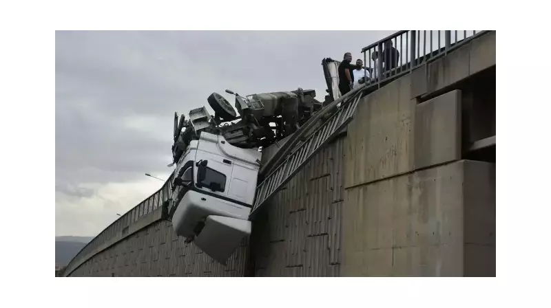 Tırın Uçuruma Uçuşu Kamerada! Adana'daki O Anlar Kan Dondurdu