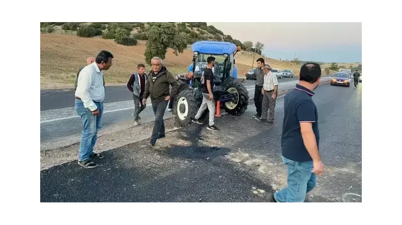 Uşak'ta Feci Kaza: Otomobil ile Traktor Çarpıştı, Evli Çift Yaralandı!