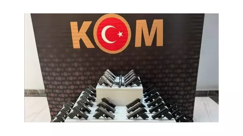 Uşak'ta Otobüste Büyük Baskın! 55 Ruhsatsız Tabanca Ele Geçirildi