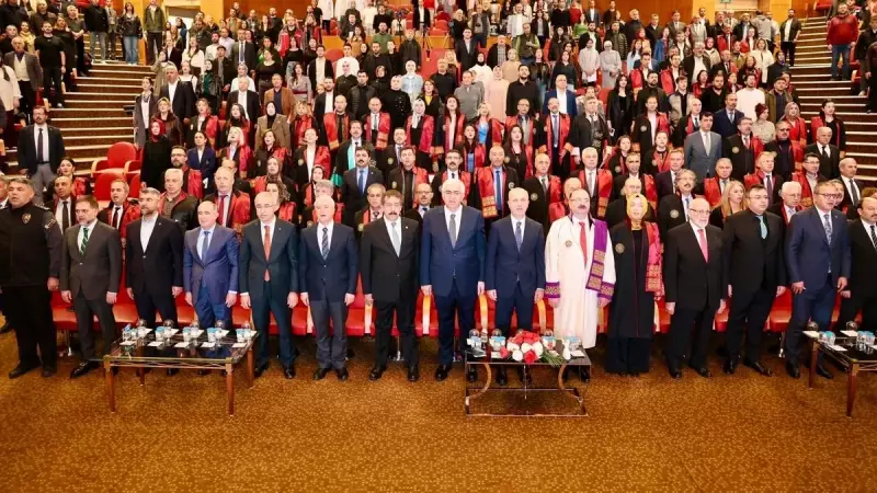 YÖK Başkanı Özvar'dan Üniversitelere Çağrı: '2025-2026'da Yeni Bir Soluk Gerekiyor'