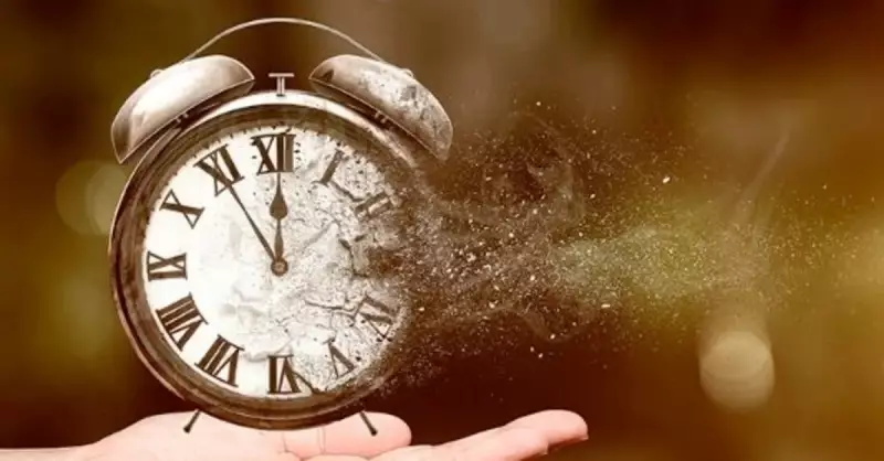 Zamanın Ruhunu Yakalayan Sözler: Yazarların ve Şairlerin Kaleminden Duygu Yüklü Zaman Alıntıları