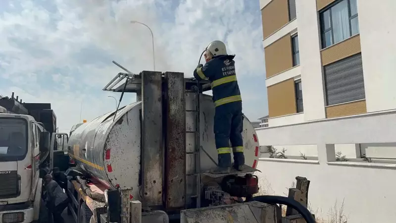 Zift Tankerinde Çıkan Alev Geceyi Aydınlattı: İtfaiye Ekipleri Zorlu Mücadele Sonucu Yangını Kontrol Altına Aldı!
