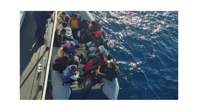 İzmir Açıklarında Sessiz Sedasız Yakalanan 17 Düzensiz Göçmen: Sahil Güvenlik'in Gece Operasyonu