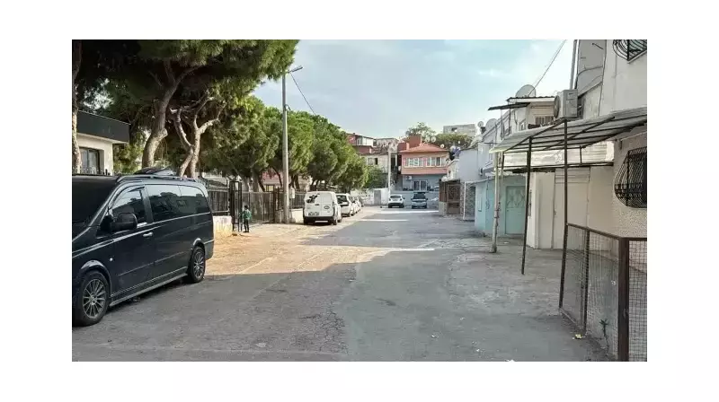 İzmir'de Kan Donduran Eski Eş Cinayeti: Sokak Ortasında Bıçaklandı!