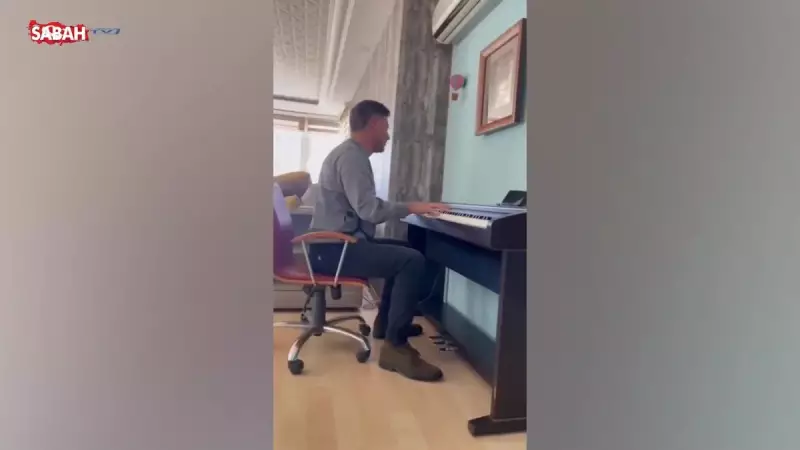 İzzet Yıldızhan Piyanoda Fırtına Estirdi: 'Bundan Sonra 10 Yıl Daha Böyle Devam!'