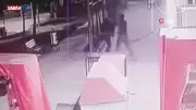 Adana'da Sokak Ortasında Kan Donduran Vahşet! Lise Öğrencilerine Bıçaklı Saldırı Anları Kamerada
