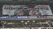 Başakşehir Taraftarlarından Yürekleri Isıtan Destek! Filistin İçin Dev Pankart Açıldı