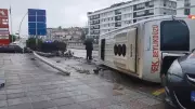 Büyükçekmece'de Minibüs Devrildi: Yolcular Ölümle Burun Buruna Geldi!