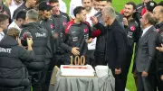 Hakan Çalhanoğlu'na 100. Maçında Unutulmaz Sürpriz! Inter Milan'dan Duygulandıran Kutlama