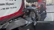 Korkunç Kaza Görüntüleri: Park Halindeki Kamyonete Ok Gibi Saplanan Araçta Facia! 1 Ölü, 4 Yaralı