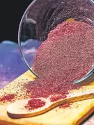 Sumak: Türk Mutfağının Unutulmaz Lezzet Sırrı ve Şaşırtıcı Faydaları