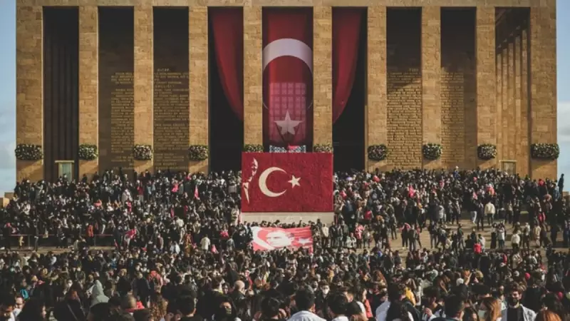 10 Kasım 2025'te Resmi Tatil mi? İşte Banka ve Hastane Durumu