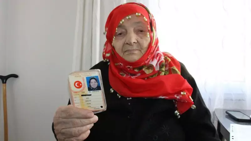 102 Yaşındaki Meryem Nine'ye Evinde Kimlik Yenileme Hizmeti