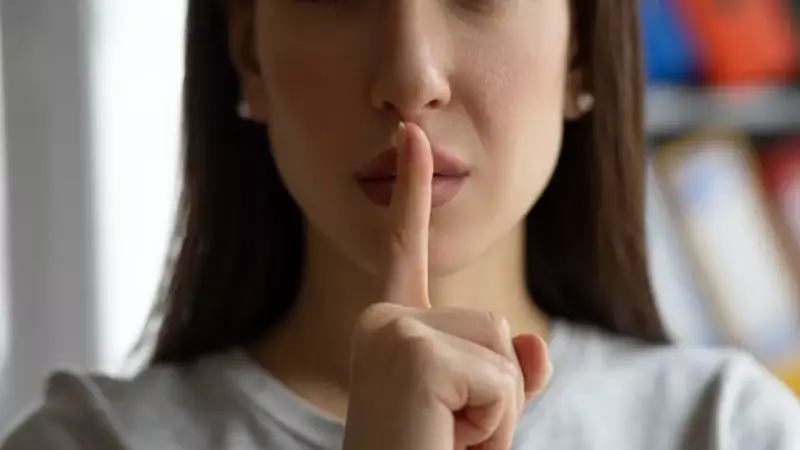 3 Burç Konuşmadan Kendini Anlatıyor: Sessizlik Aldanması