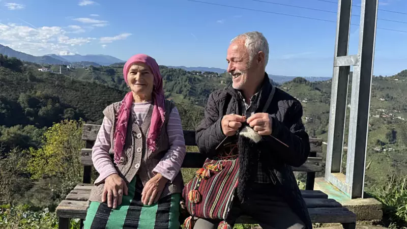 74 Yaşındaki İdris Sağlam 64 Yıldır Keçi Kılından Çorap Örüyor