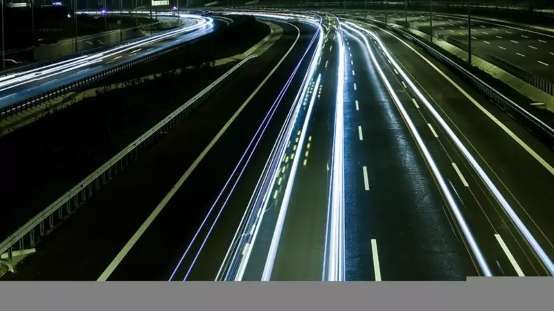 Abu Dhabi - Dubai Arası Mesafe ve Seyahat Rehberi: 140 km'lik Yol