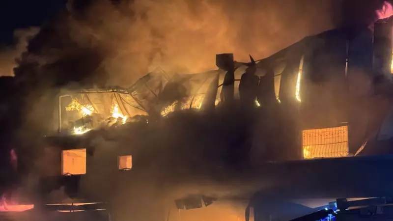 Adana'da Hırdavat Dükkanında Çıkan Yangın Bitişik İş Yerlerine Sıçradı