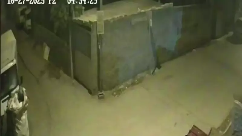 Adana'da Kameraya Yansıyan Hırsızlık: Kamyonetten Matkap Çaldı!