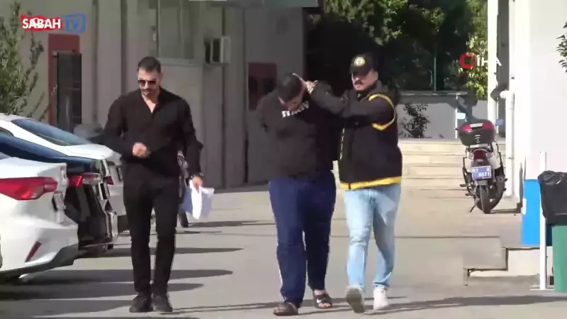 Adana'da Yasak İlişki Sonrası Sokak Ortasında Cinayet: İç Çamaşırıyla Kaçarken Bıçaklandı