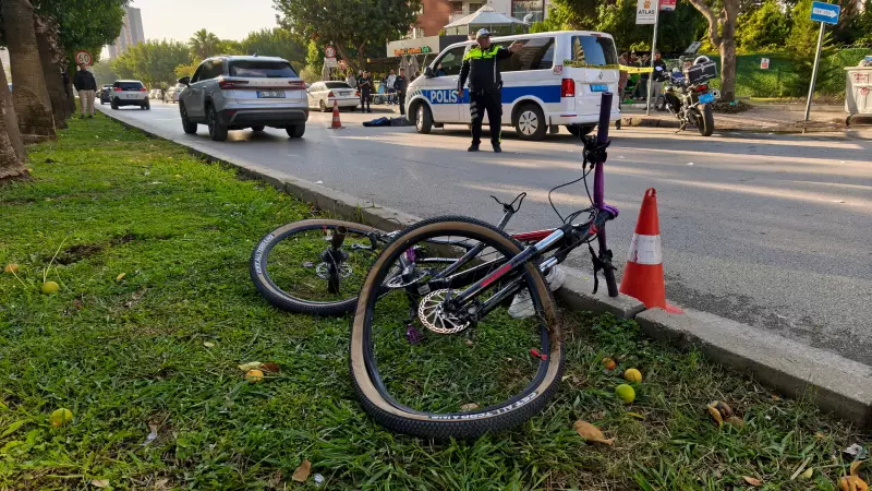 Adana'da Yaya Geçidinde Bisikletli Çocuğa Çarpıp Kaçan Sürücü Aranıyor
