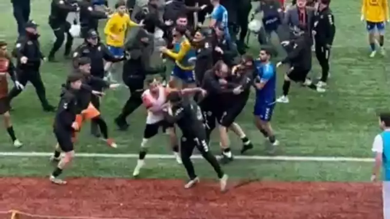 Artvin'de Boks Ringine Dönen Maçta 24 Kırmızı Kart!