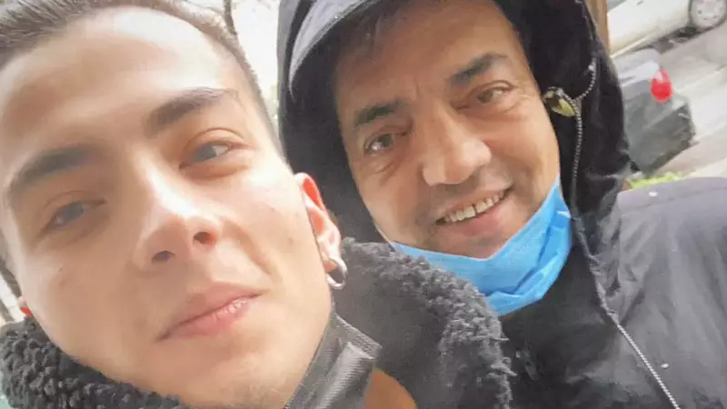 Atakan Özkaya Babasını Duygusal Mesajla Andı: Bu Fotoğrafımızı Ayrı Seviyorum