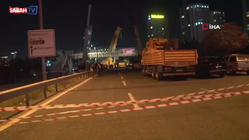 Avcılar'da Tırın Üst Geçide Çarpması Trafiği Felç Etti