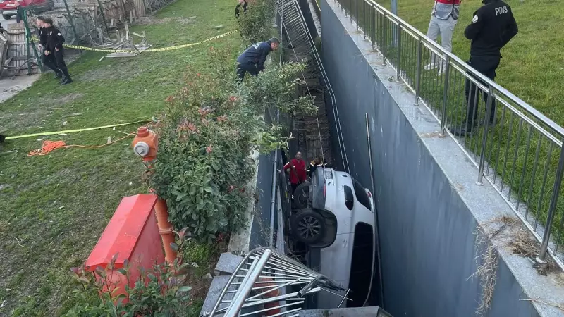 Bahçelievler'de Otomobil 5 Metreden Düştü: Kadın Sürücü Kurtarıldı